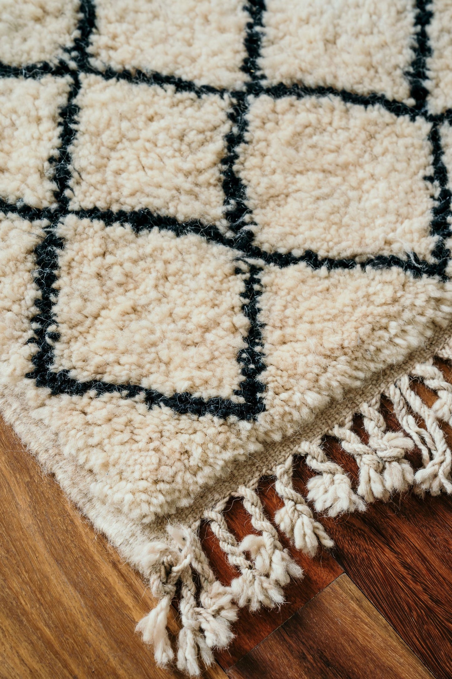 Beni Ourain Tribal Rug, knot weaved featuring Diamond pattern in black and white handmade in Morocco using organic sheep wool