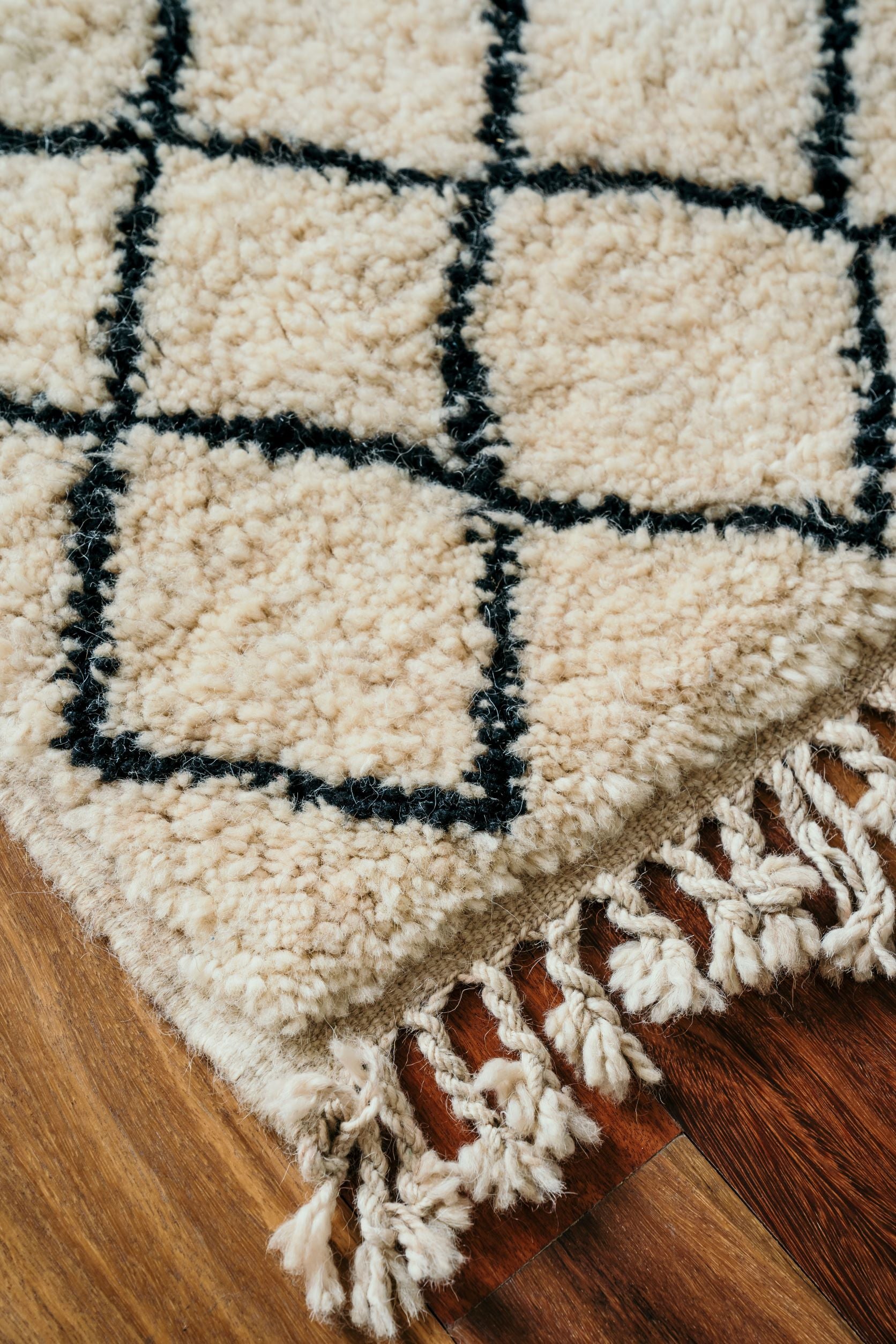 Beni Ourain Tribal Rug, knot weaved featuring Diamond pattern in black and white handmade in Morocco using organic sheep wool