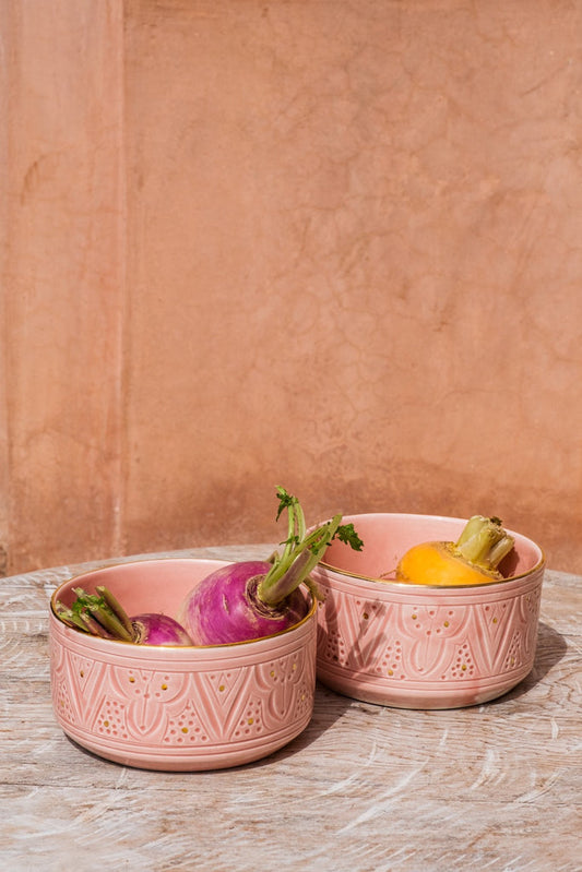Bowl with straight edges for dips, ceviche, soups, appetizers, chips, cornflakes and dressings, Light pink colour, engraved by hand with traditional Moroccan designs and 12 carat gold, Diameter 14cm Height 7cm, handmade in Morocco, ELSINIYA