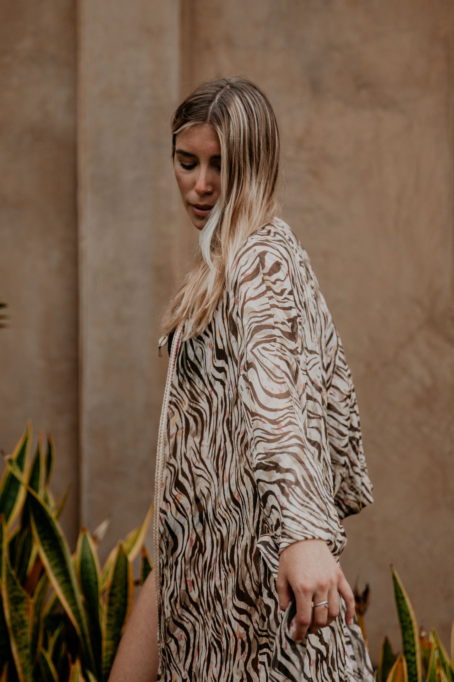 This Boho striped zebra kimono with golden lurex yarn is gorgeous. We love the retro style of the puffy sleeves. The neckline is enhanced by an elegant handwoven silk trim.