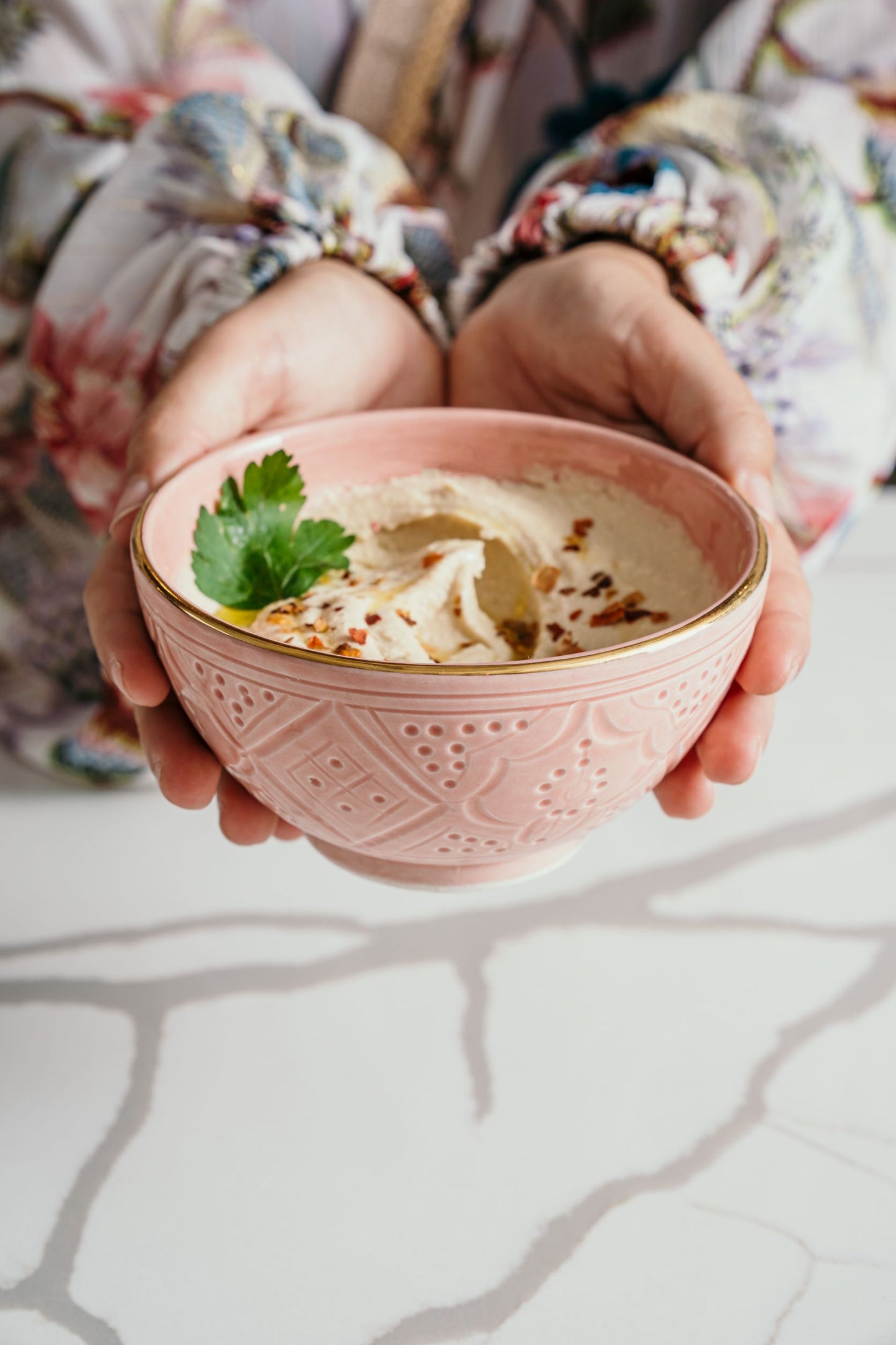 Small bowl for dips, ceviche, soups, appetizers, chips, cornflakes, dressings... Light pink colour, engraved by hand with traditional Moroccan designs and 12 carat gold, Diameter 12cm Height 7cm, handmade in Morocco, ELSINIYA